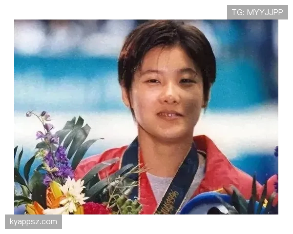 伏明霞当年跳水拿金牌，转身就嫁豪门，现在超市买菜还砍价？